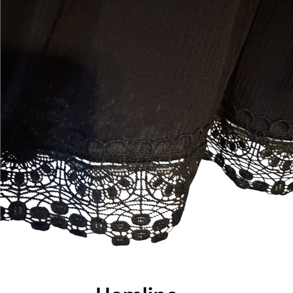 GORGEOUS BLACK SLEEVELESS TOP w/DEEP V-NECK & LACE TRIM SIZE: 16 #CL - Picture 6 of 12